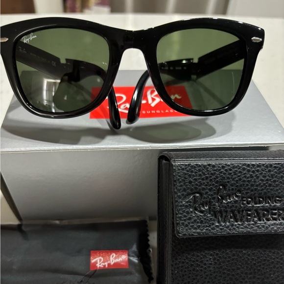 Ray Ban Folding Wayfarer Authentic Sunglasses Black 4105 601 Black Vintage Case - Picture 1 of 4